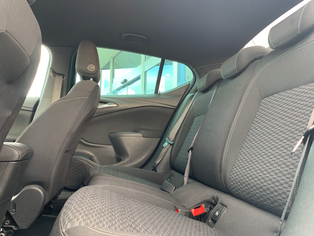 Opel Astra 105 ch | Black Edition | Caméra recul | Régulateur vitesse | Radar de stationnement avant