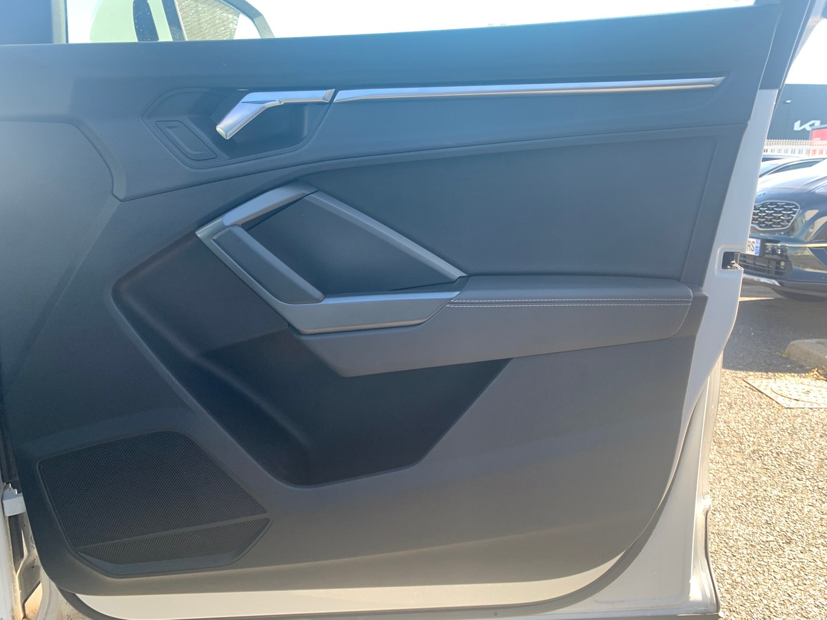 Audi Q3 150 ch | S line | Toit ouvrant | Caméra de recul | Apple car play | Attelage | Régulateur