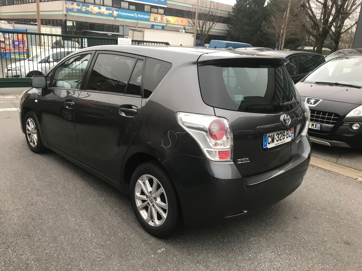 Toyota Verso 2.0 D-4D 126 CV éditiont 4X foi sans frai CB