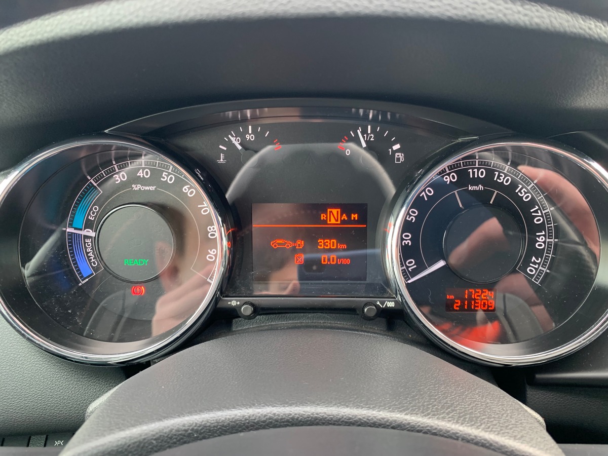 Peugeot 3008 200 ch | 2.0 e-HDi HYbrid4 Pack ETG6 + Electric | GPS | Bluetooth | Régulateur vitesse