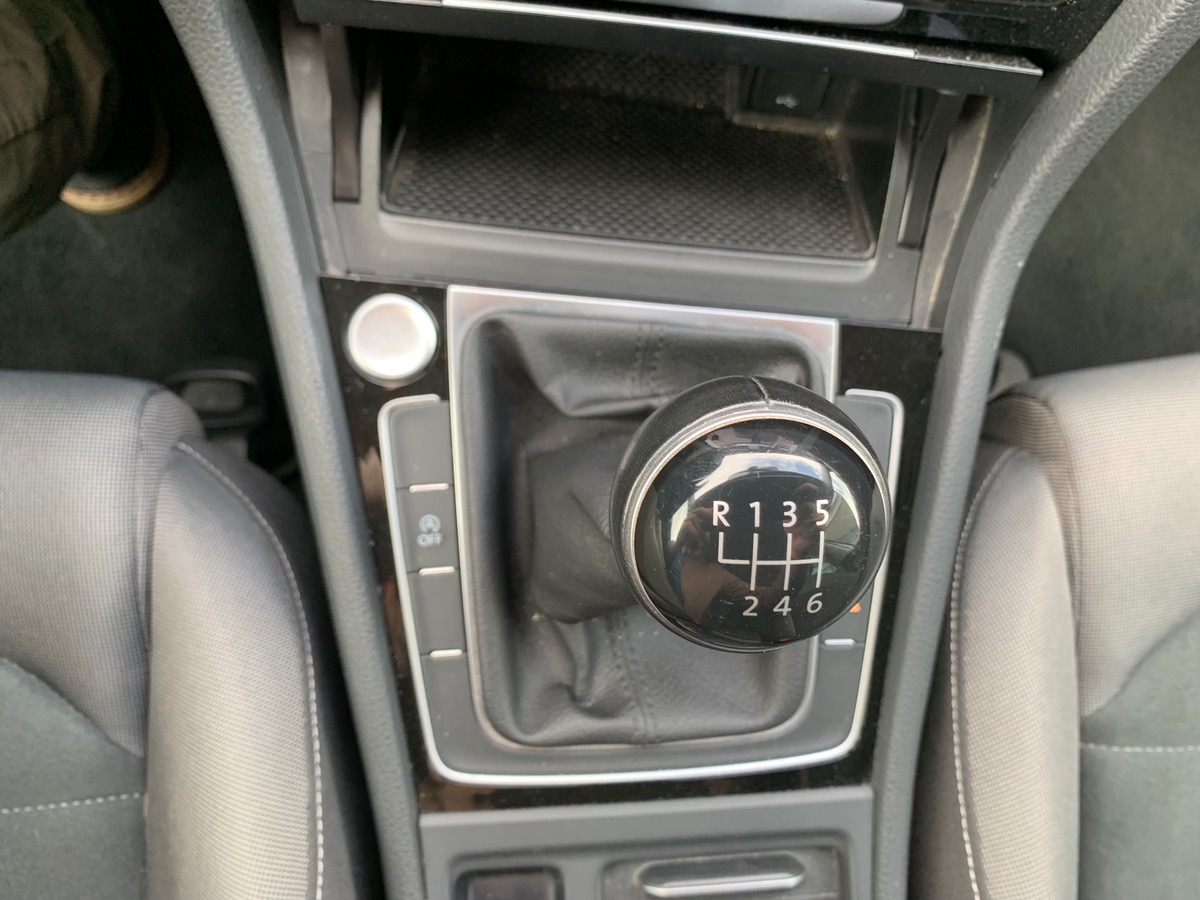 Volkswagen Golf VII 1.5 TSI 150 | Carat | Pack sport R-Line extérieur | Feux xénon | Caméra de Recul