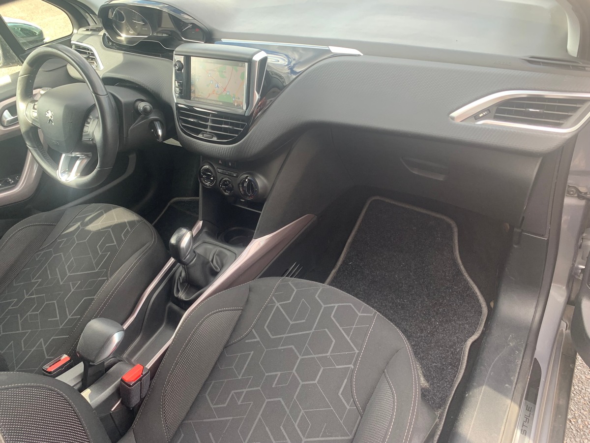Peugeot 2008 100 ch | Style | Régulateur de vitesse | GPS | Bluetooth | Radar arriére | Barres toit