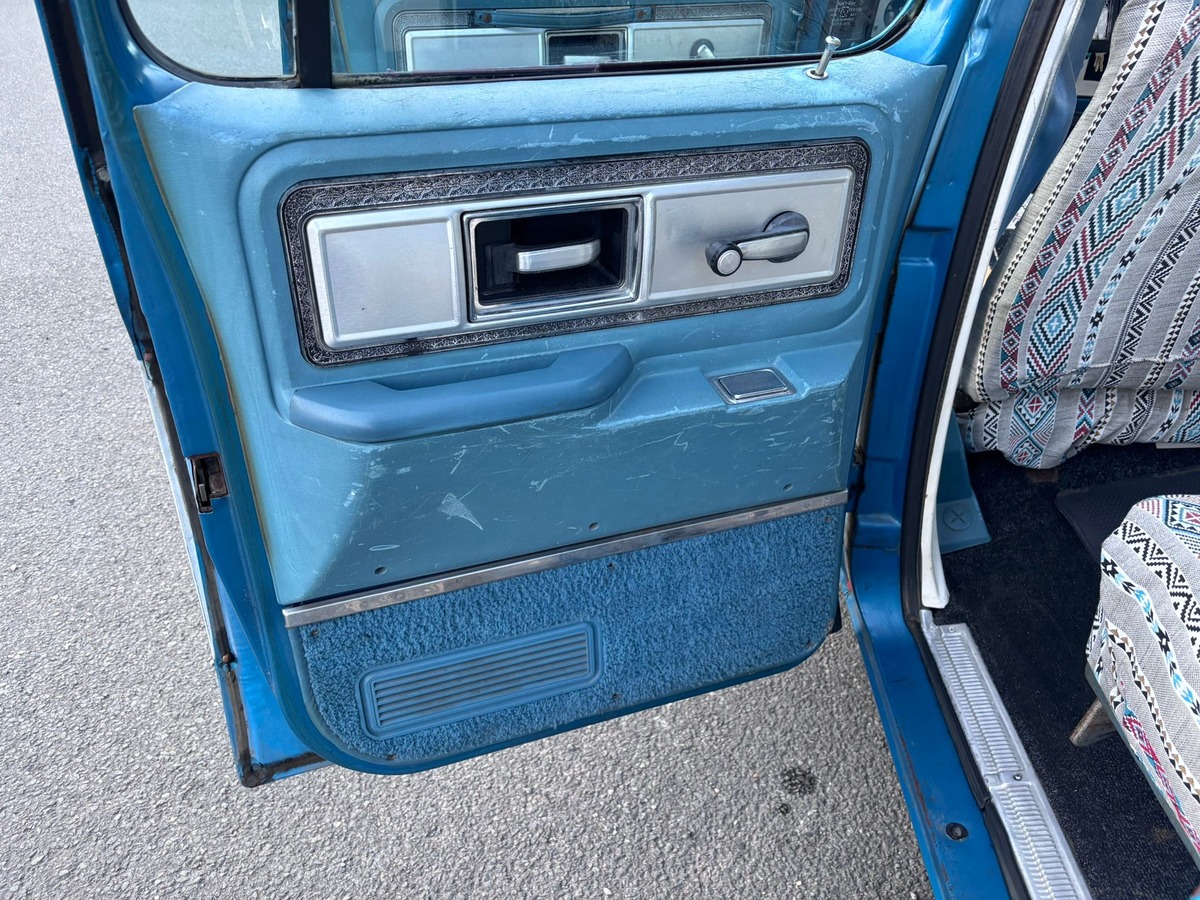 Chevrolet Suburban 7.4 V8 454 (C/R) - Français - CG Collection