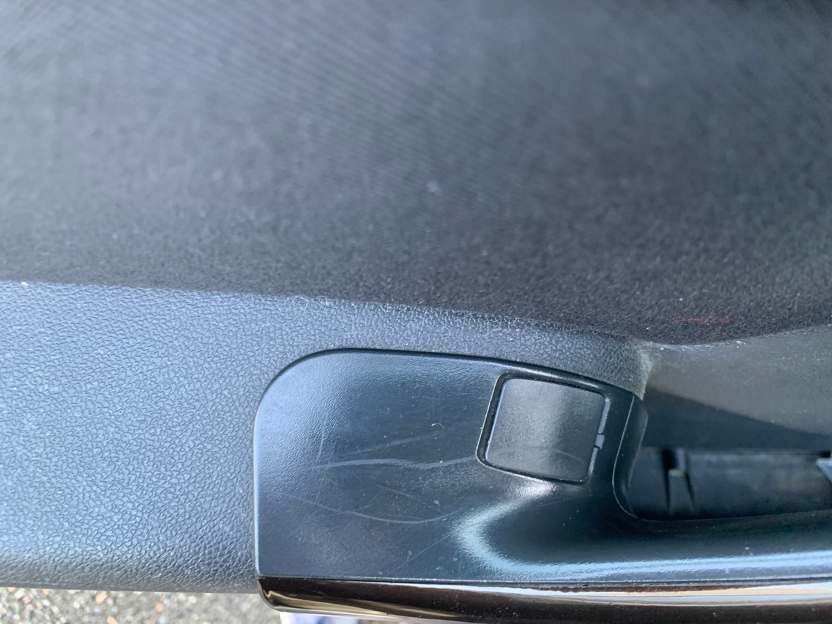 Dacia Duster 105 ch | Laureate | Bioethanol | Roue secours | Climatisation | Radio mono-CD MP3