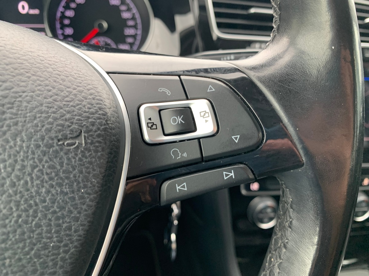 Volkswagen Golf 125 | Sound | Caméra recul | Régulateur | GPS | Apple car play | Attelage amovible
