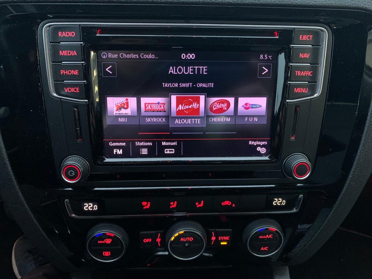 Volkswagen Jetta 170 ch | Carat | Régulateur vitesse | Radars stationnement | GPS | Kit mains libres