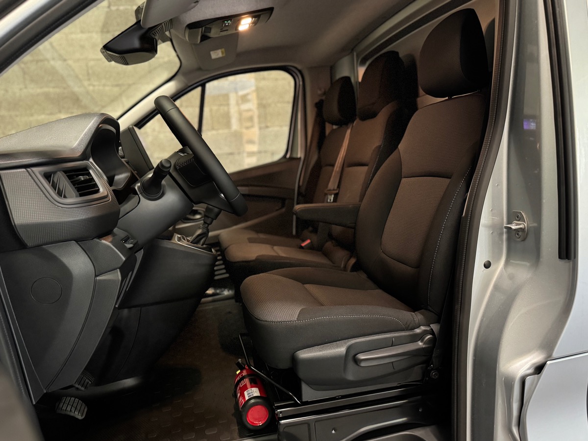 RENAULT Trafic L1H1 ADVANCED 3T Blue dci 150