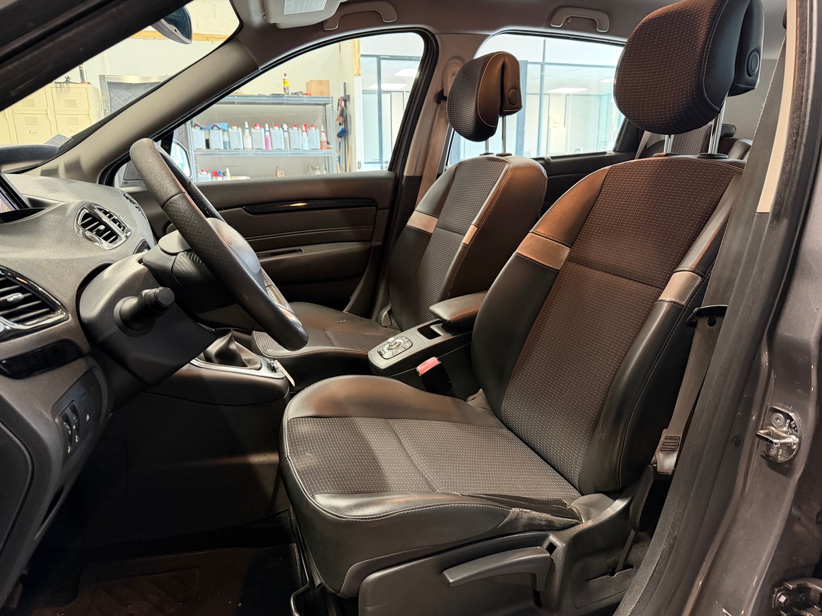 RENAULT Megane Scenic 1.9 dci EDC Bose 1ere Main / Kit distribution Ok