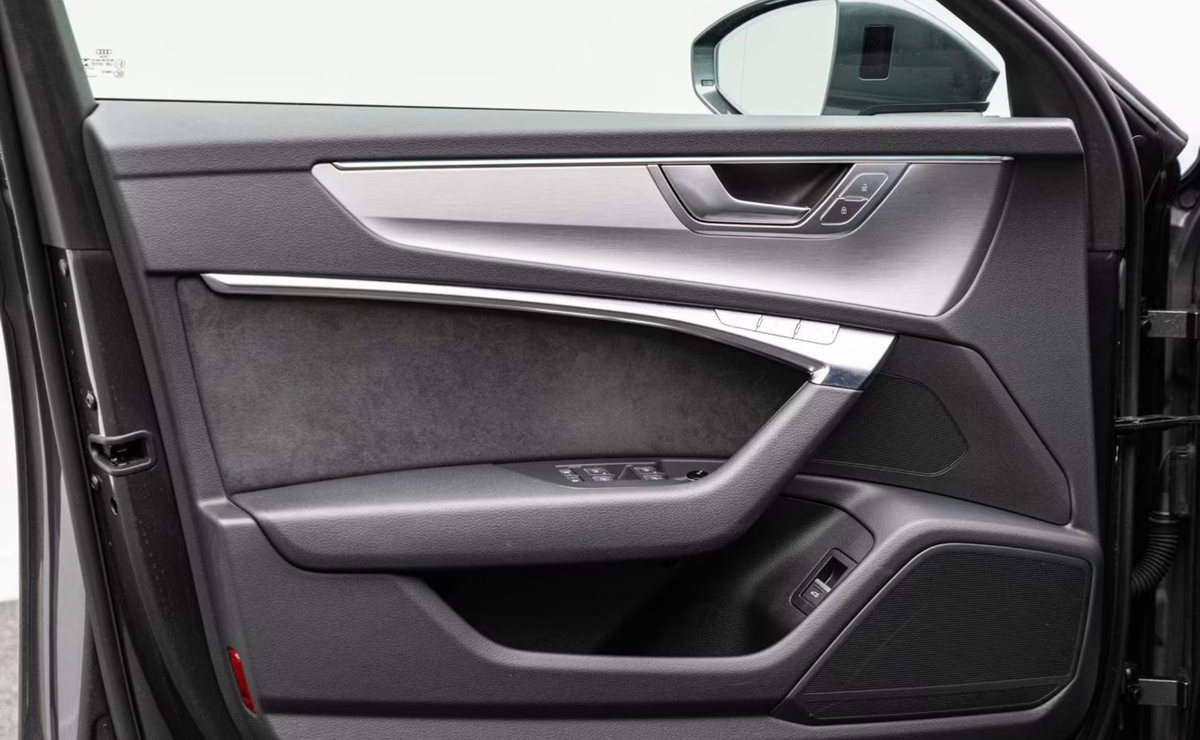 Audi A6 Avant 55 TFSI 340ch S line quattro S tronic 7/Caméra/Matrix/VO allemand/Malus 8700e