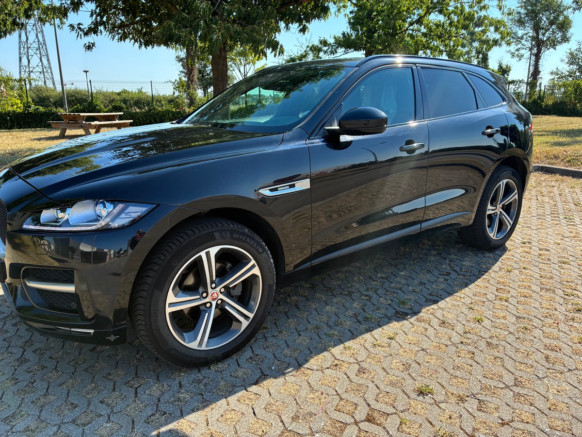 Jaguar F-Pace