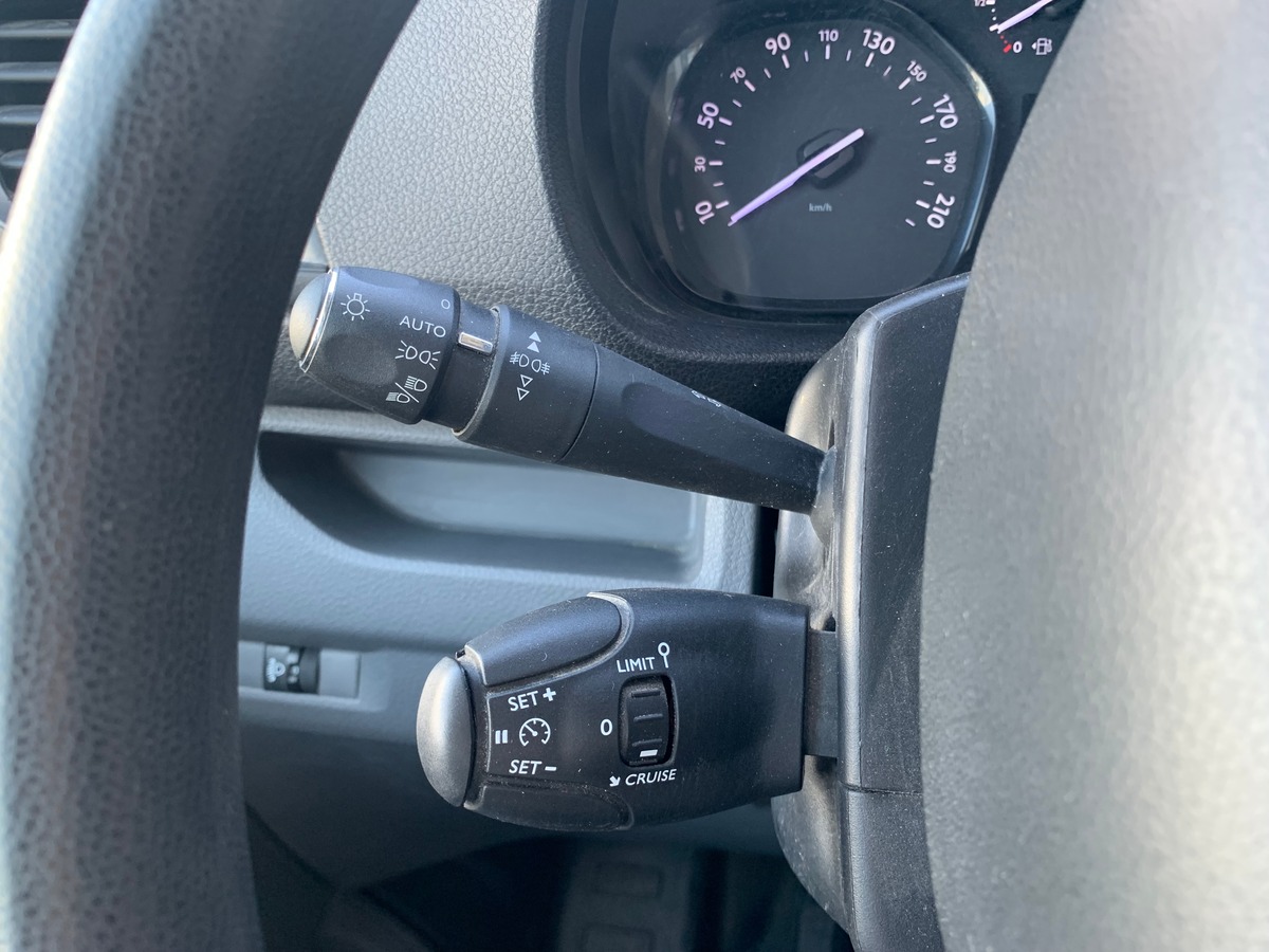 Toyota ProAce 120 chevaux | 3 Places | Medium | Apple car play | GPS | Régulateur de vitesse | Radar