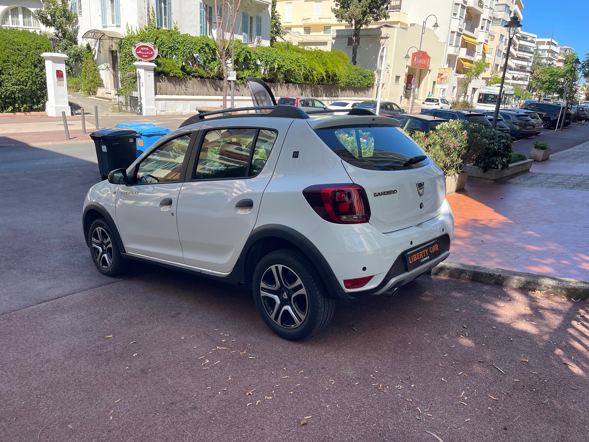 Dacia Sandero Stepway 90 CV Boîte auto / KM Réel / Edition 15 ANS / Caméra / GPS