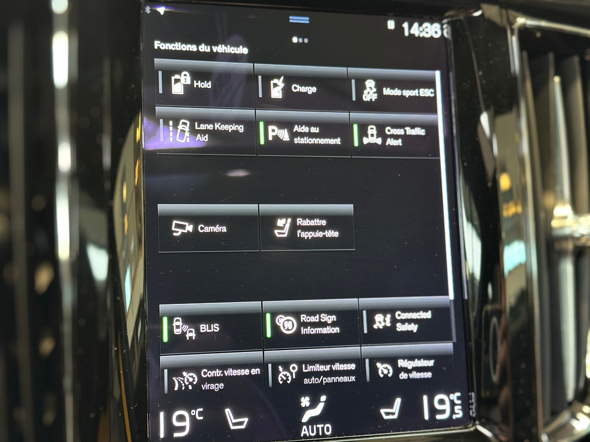 Volvo XC60 T8 AWD 318 + 87 POLESTAR Engineered Geartronic / ATTELAGE / HARMAN KARDON