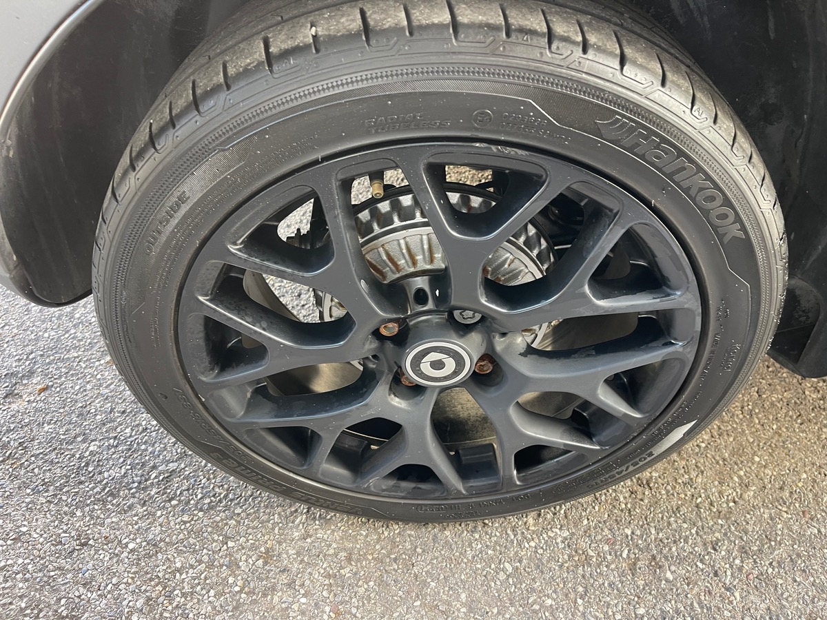 Smart FORTWO 90 CV / Gris Mat / Prime / Jantes Noires / Toit Panoramique / Caméra