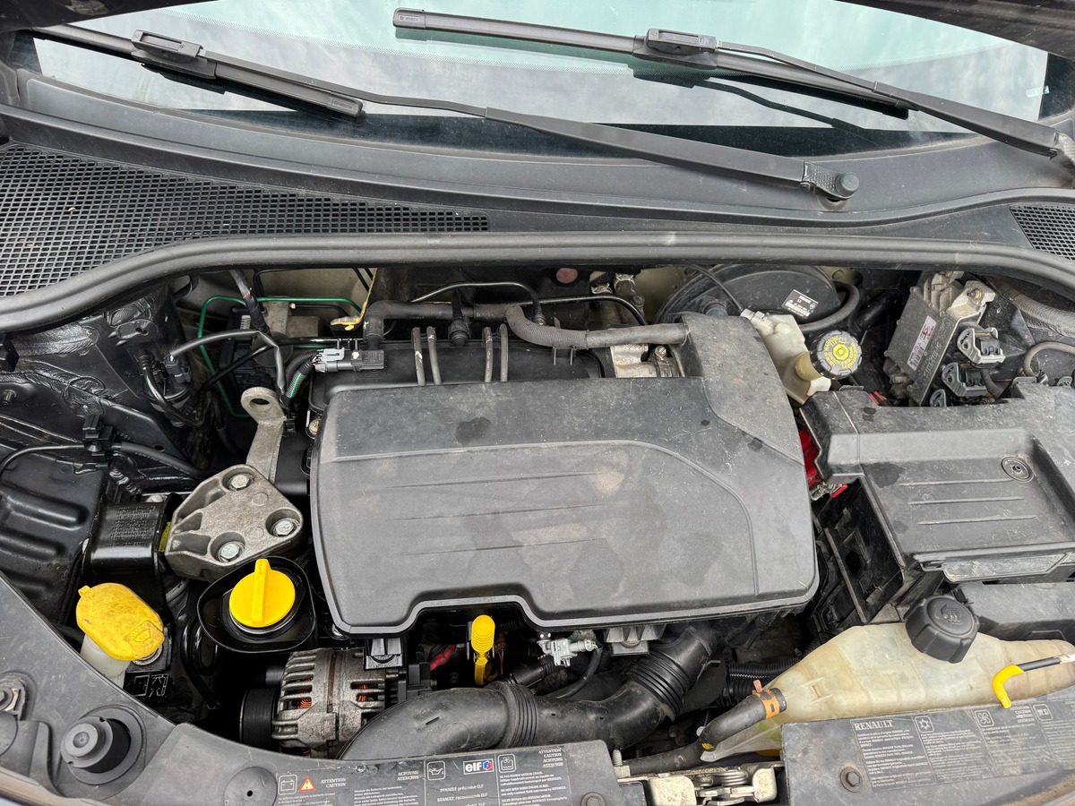 RENAULT Clio 1.2i 16v 75 AUTHENTIQUE