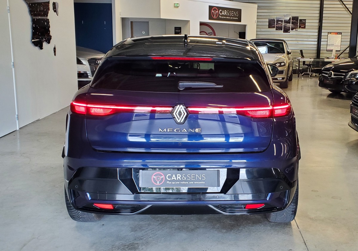 RENAULT MEGANE-E V E-TECH Ev60 220 Ch  ICONIC / SELLERIE BLANCHE / HARMAN KARDON / CARPLAY