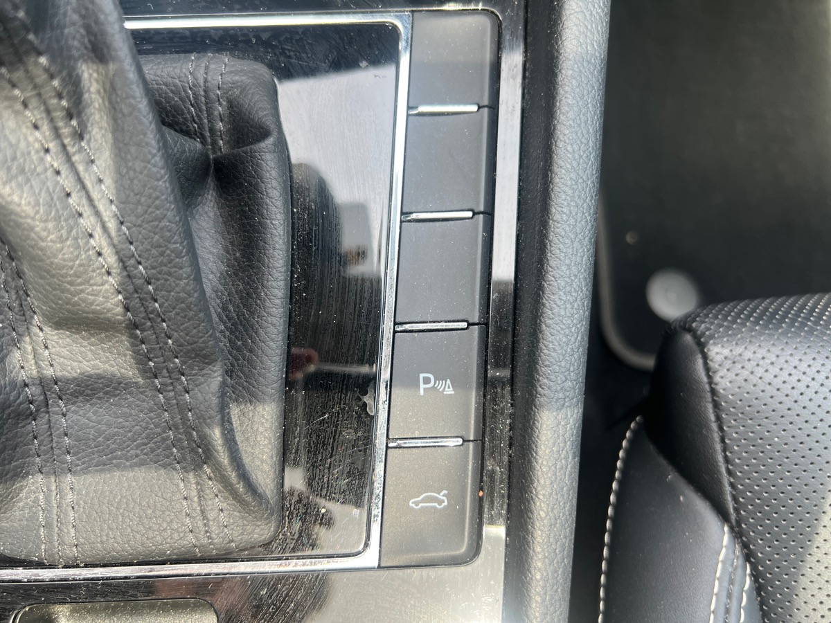 Skoda Superb Combi 1,4L TSI PHEV 218 LAURINE & KLEMENT, SUIVI COMPLET SKODA, 4 PNEUS COMPLETS  HIVER