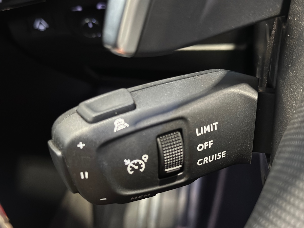 DS Ds7 Crossback 225 ch e-Tense Performance Line Plus / ATTELAGE / HI-FI FOCAL / TOIT PANO /CARPLAY