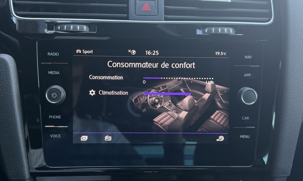 Volkswagen Golf VII - TCR / CarVertical / Echappement Akrapovic / Apple Carplay / Caméra