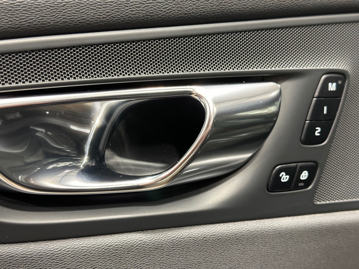 Volvo XC60 Phase 2 2.0 B4 D 197 cv R-DESIGN AWD - 1ère Main FR - Suivi Full Concession
