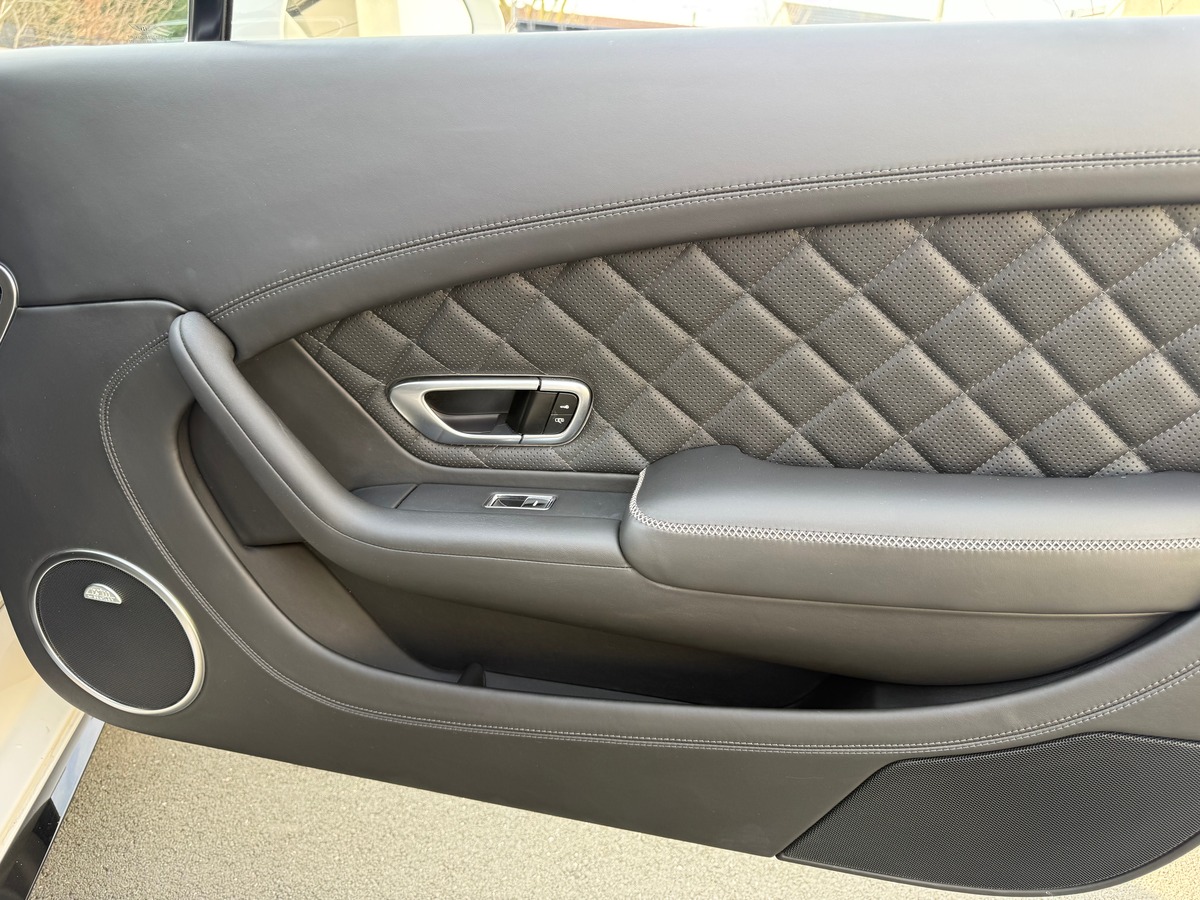 Bentley Continental GT 4.0 V8 S 528 CH / CARNET / 48101 KMS