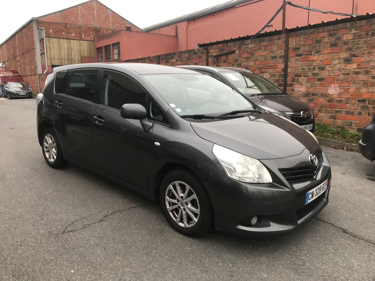 Toyota Verso 2.0 D-4D 126 CV éditiont 4X foi sans frai CB