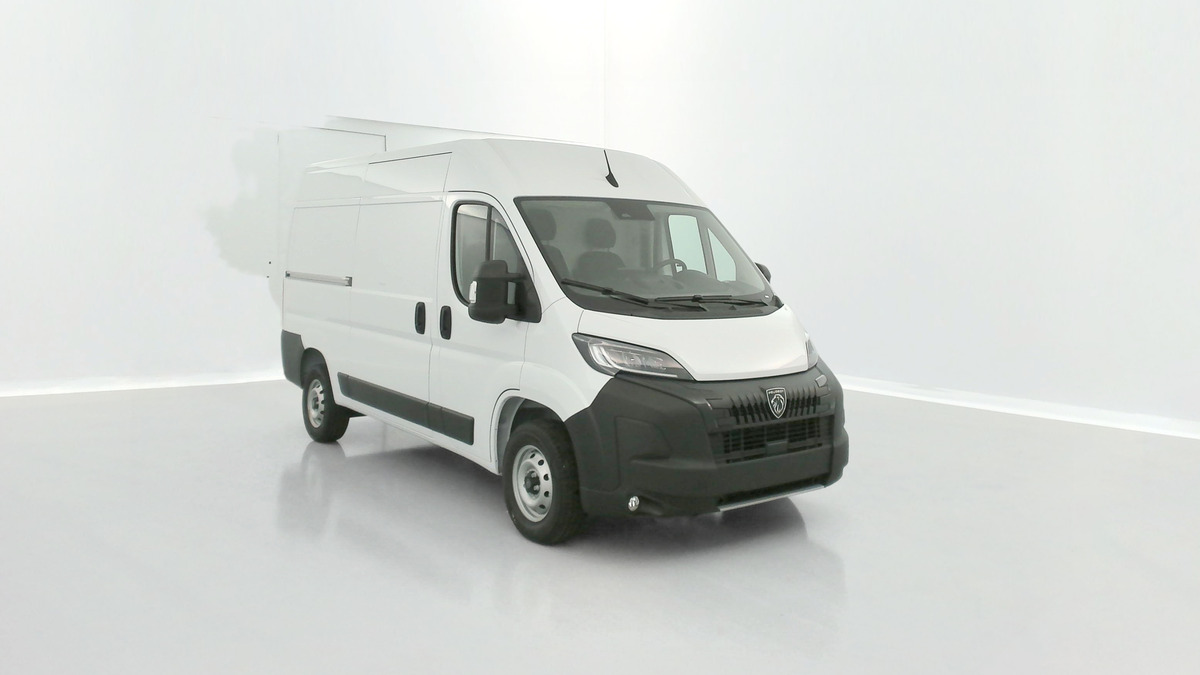 Peugeot Boxer L2H2 3.3 2.2 BlueHDi 140 chevaux | 26100 euros HT | Aide au stationnement arrière