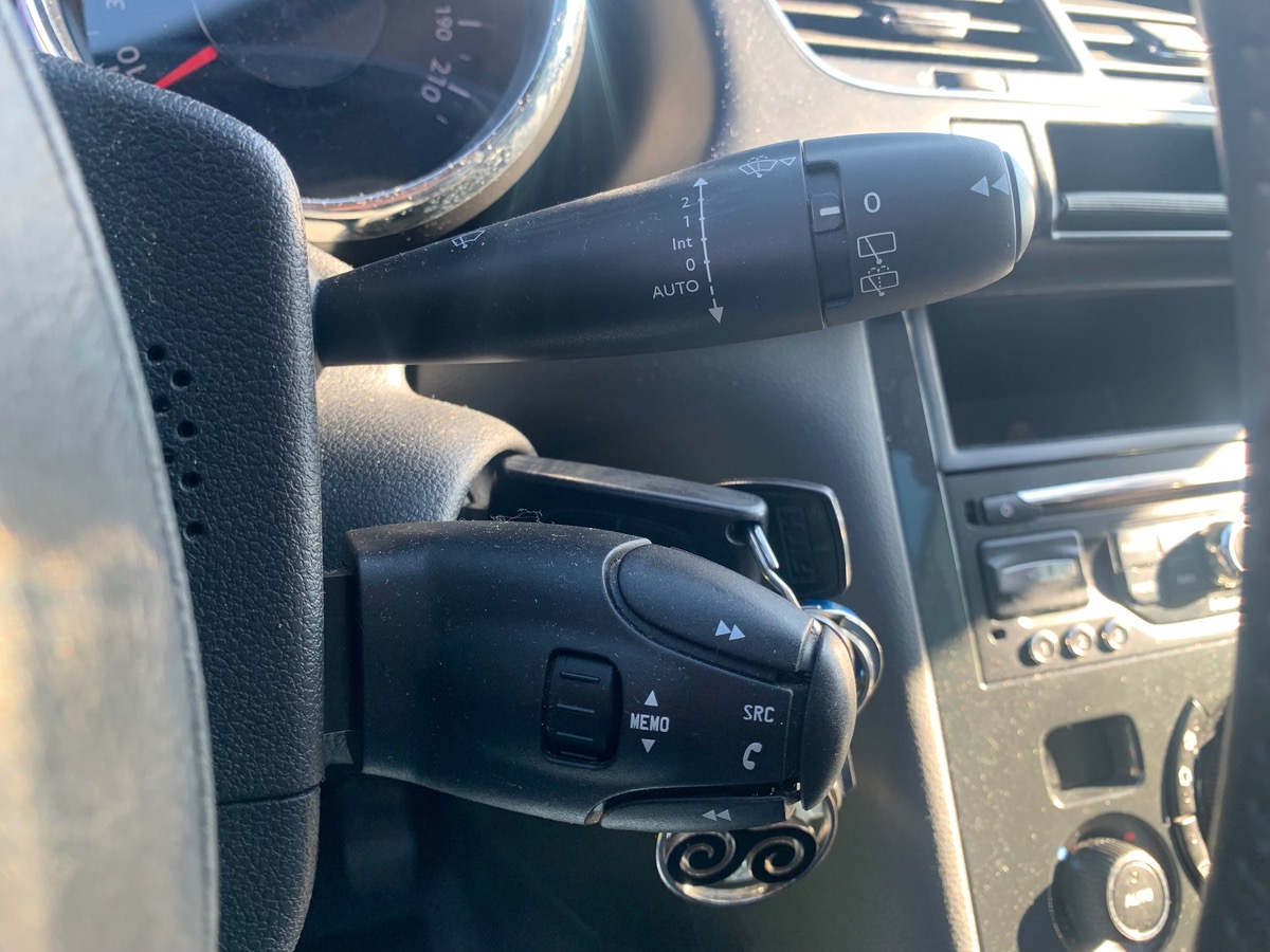 Peugeot 3008 115 ch | ACTIVE | GPS | Radar stationnement arriére | Toit Panoramique | Bluetooth