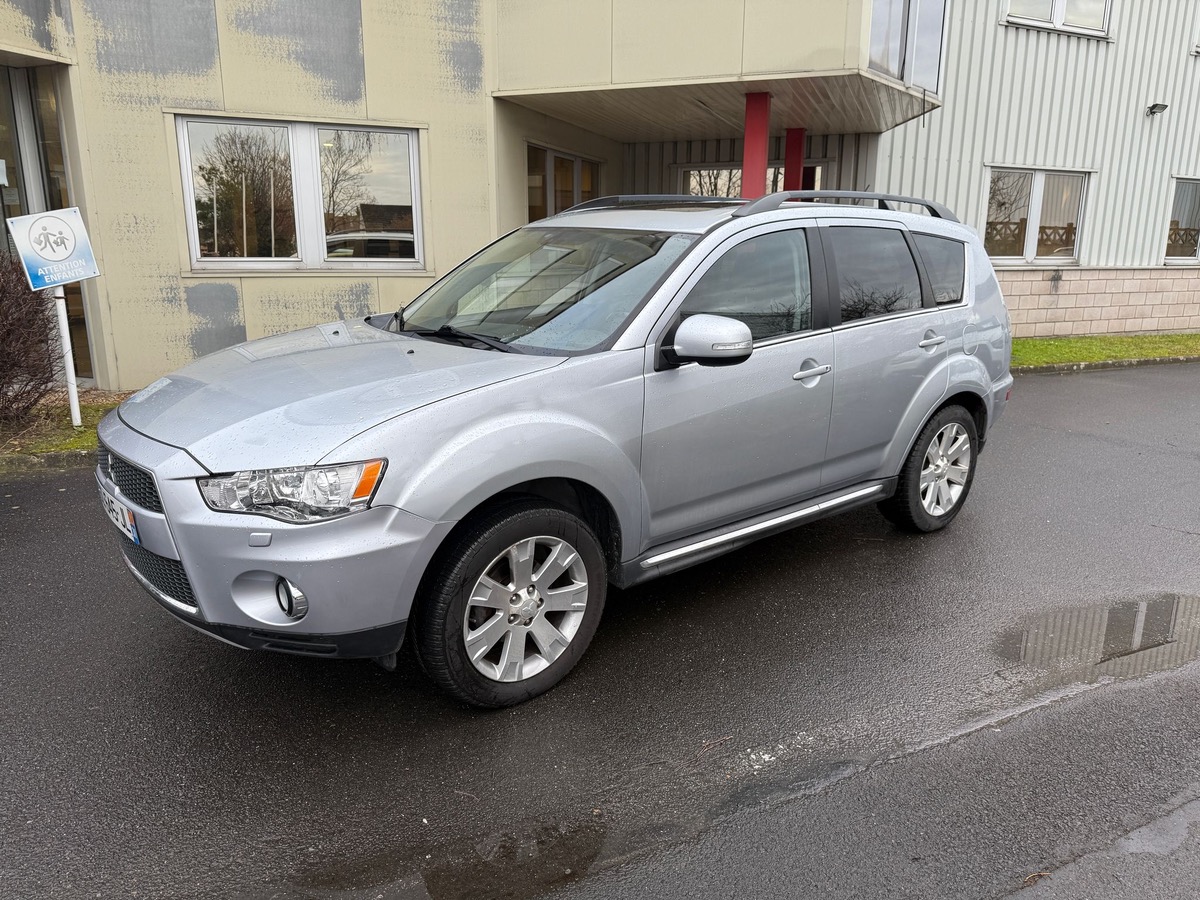 Mitsubishi Outlander 2.2 DI-D 177 CV intense 7 places 4XCBLue