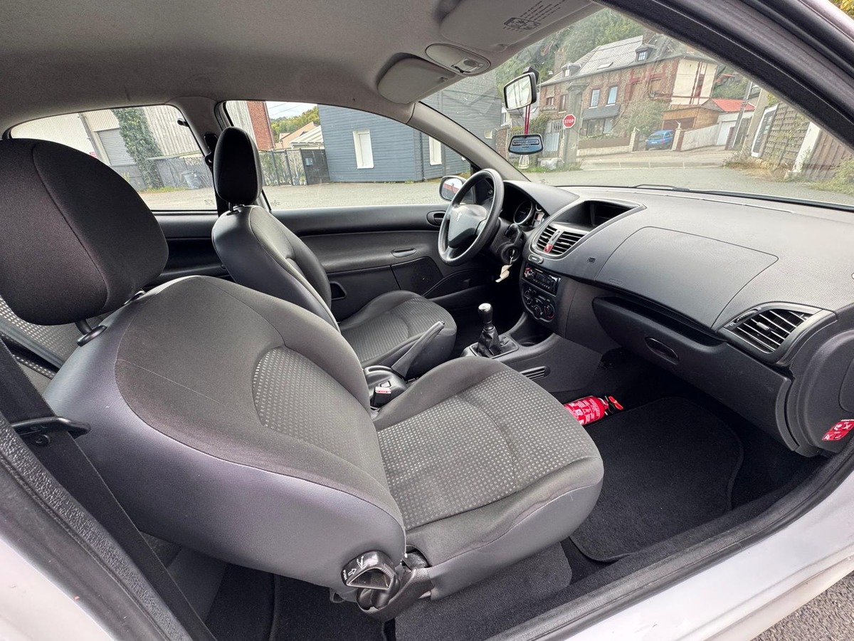 Peugeot 206 + 1.1 60 Finition Urban- Distribution neuve- Garantie