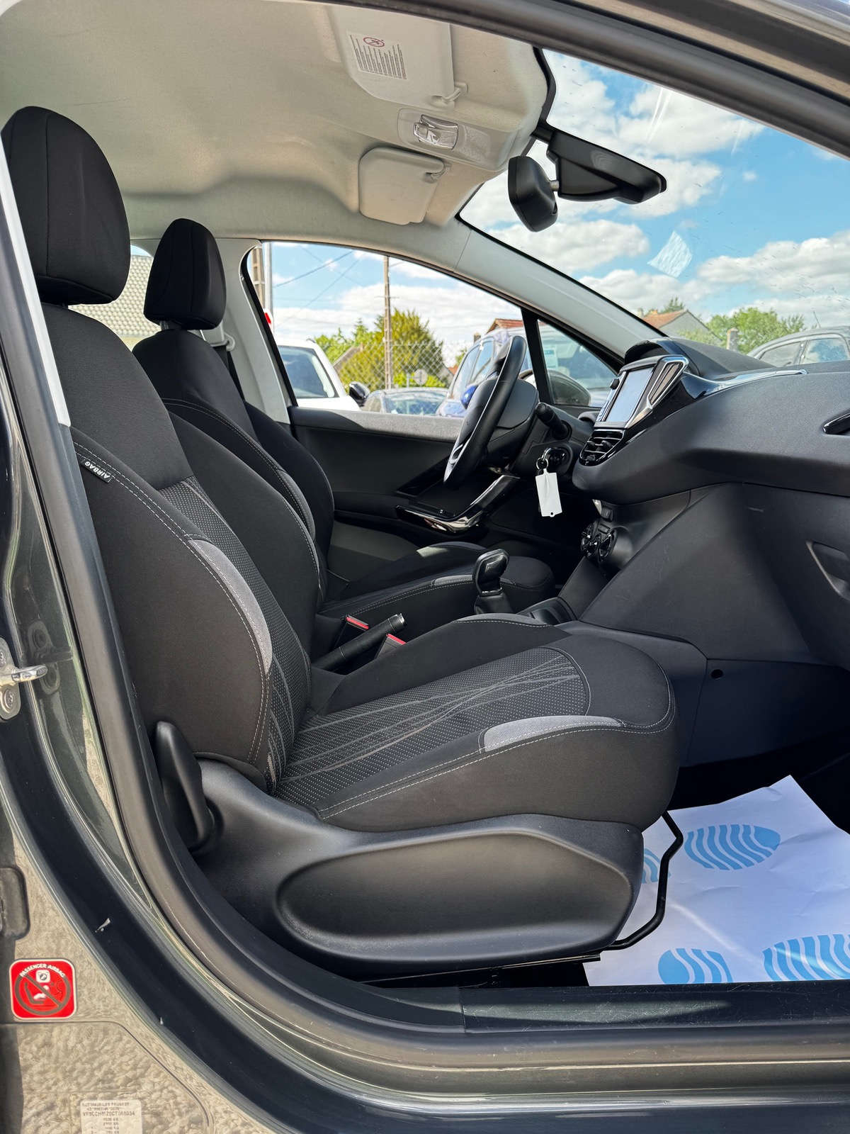 Peugeot 208 1.2 VTi 82 CV BVM5 ALLURE DISTRIBUTION FAITE  / SUIVI CONCESSION