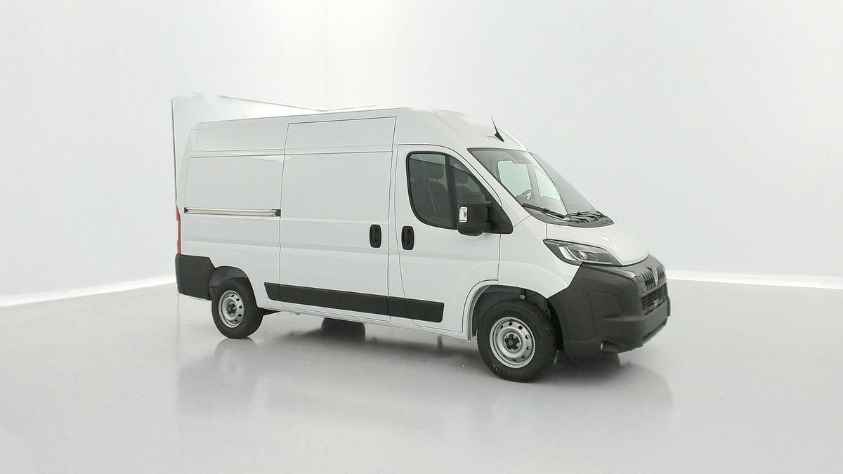 Peugeot Boxer L2H2 3.3 2.2 BlueHDi 140 chevaux | 26100 euros HT | Aide au stationnement arrière