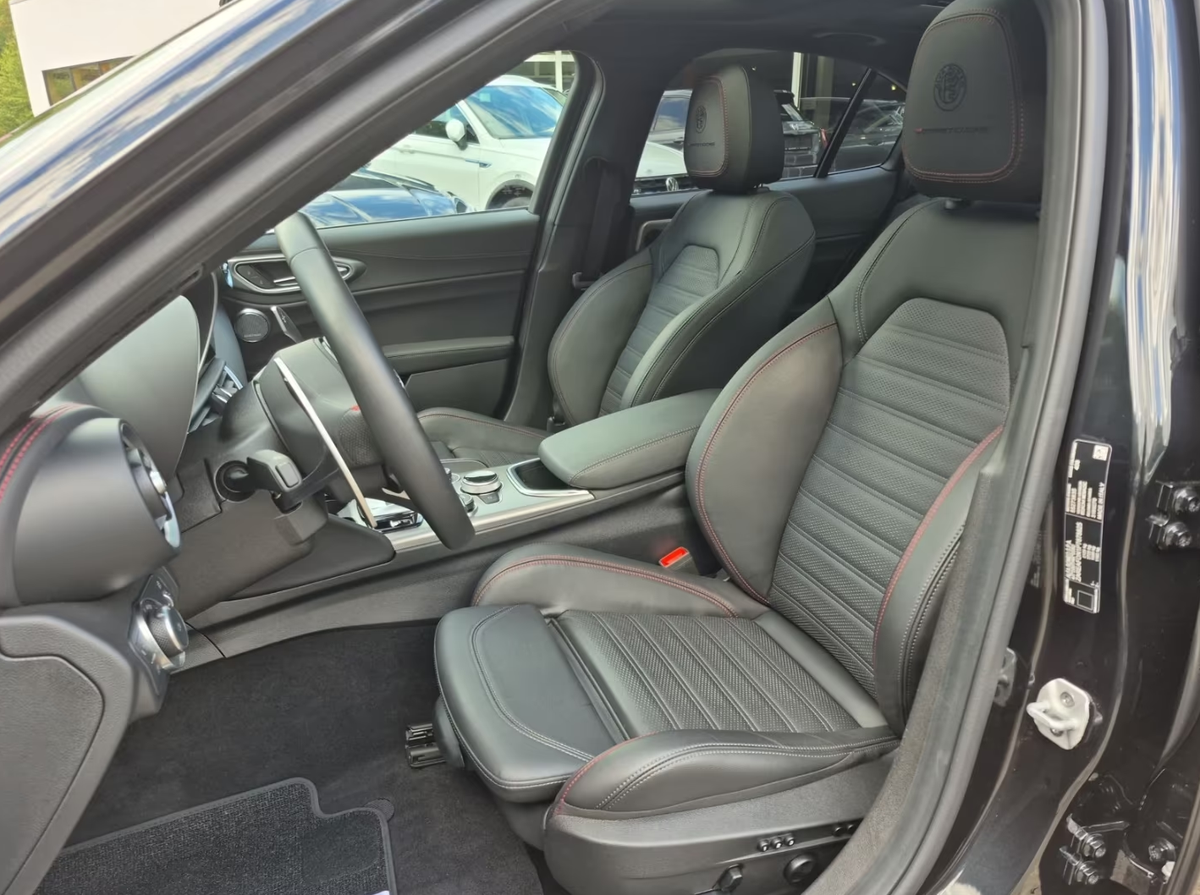 Alfa Romeo Giulia 2.0T 280ch Competizione Q4 AT8 Toit ouvrant Harman-Kardon