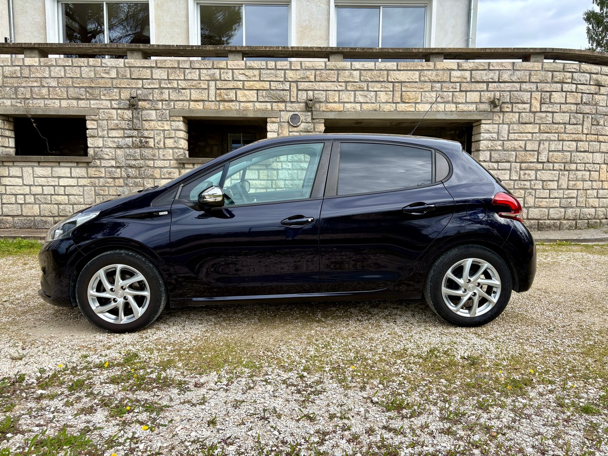 Peugeot 208 VTI - 82CH - STYLE - DISTRIBUTION OK