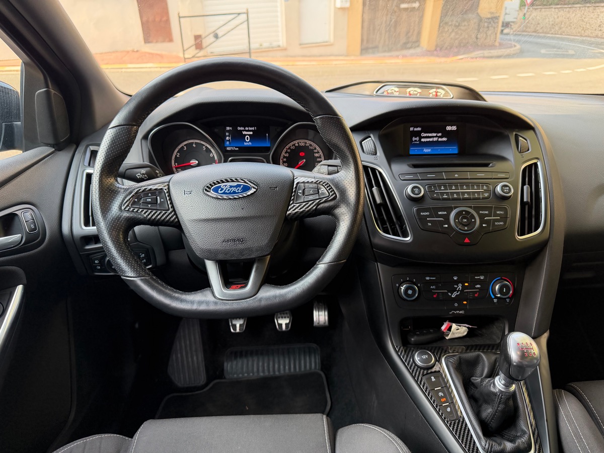 Ford Focus ST 2.0 Ti 250 CV /Pack RS /Volant Carbone/rétro intérieur Carbone / Siège Recaro/Phase 2