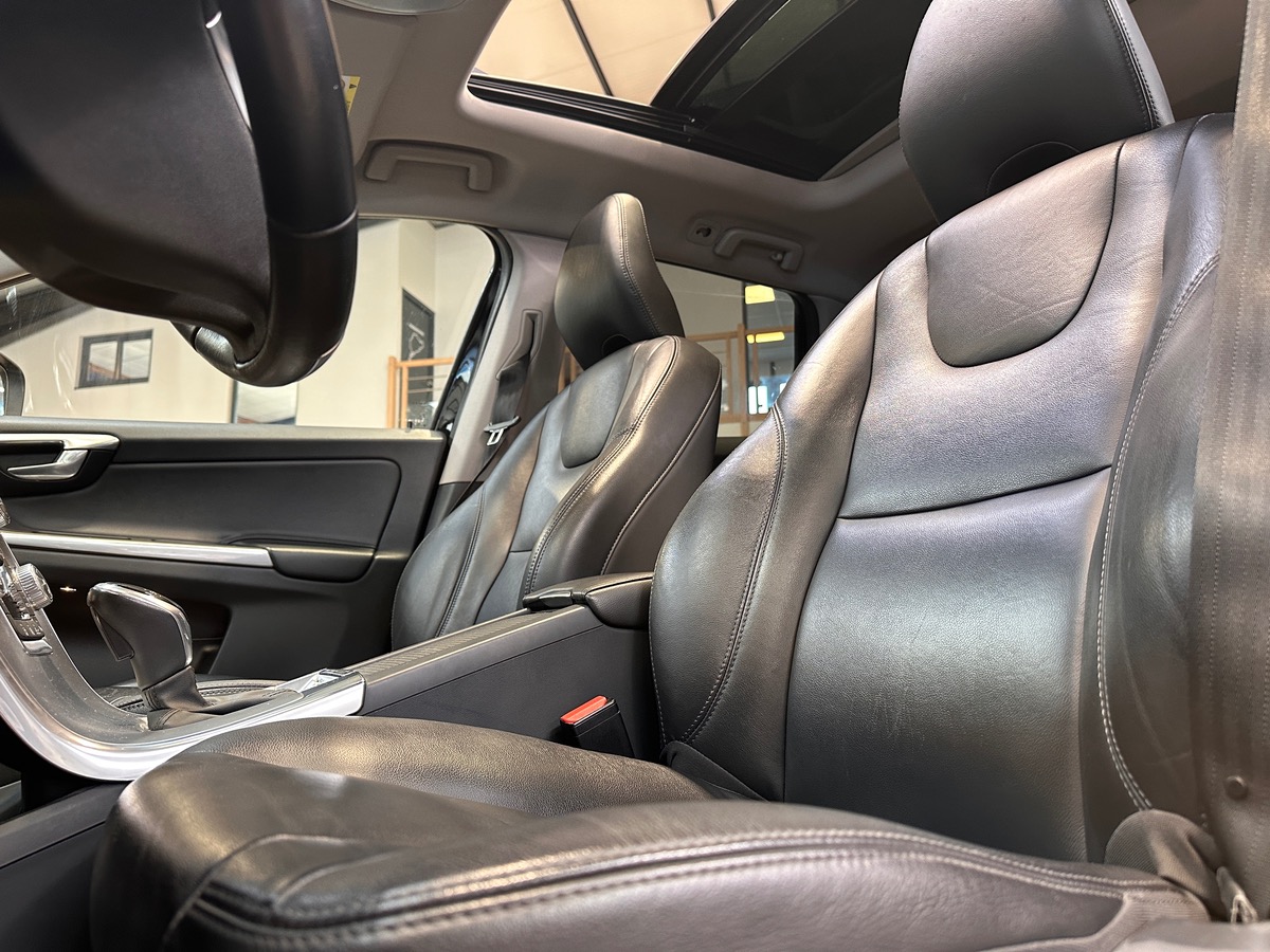 Volvo XC60 D4 2.0L 190 cv XENIUM Geartronic - Toit ouvrant / Hifi HK / Caméra