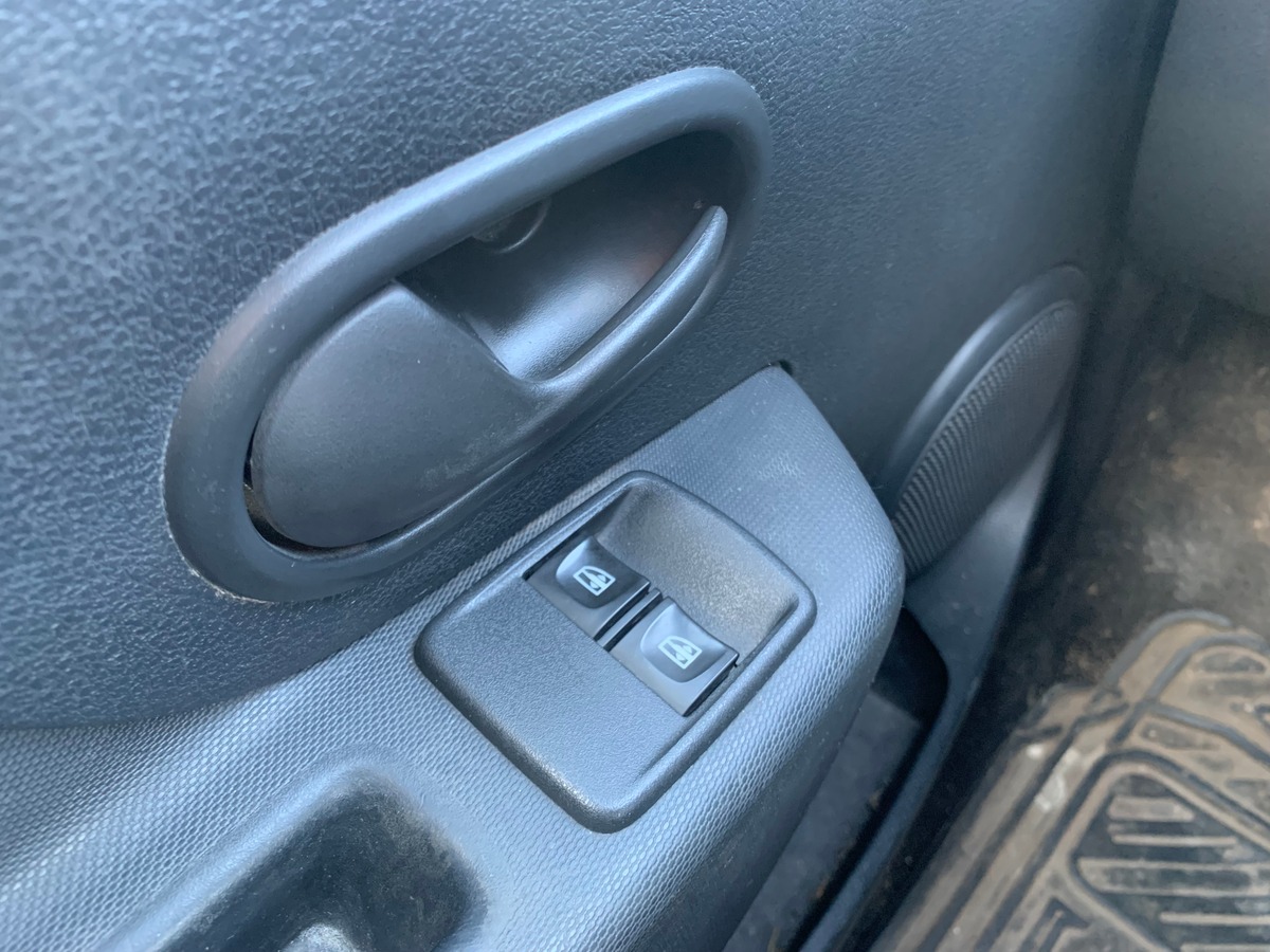 Dacia Sandero 75 ch | Régulateur limiteur de vitesse | Roue de secours galette + cric |  Bluetooth