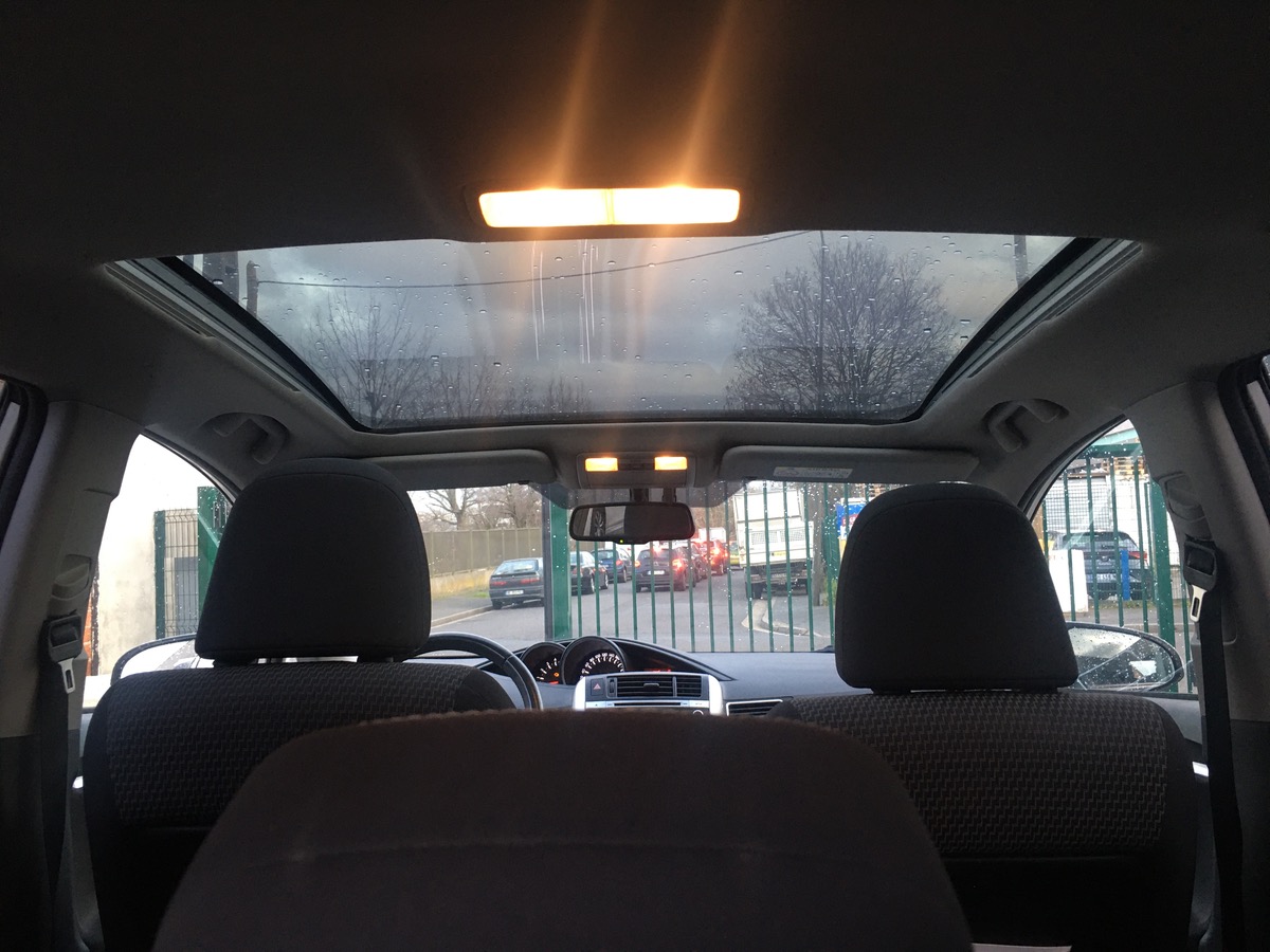 Toyota Verso 2.0 D-4D 112 CV 1r main 4XCB