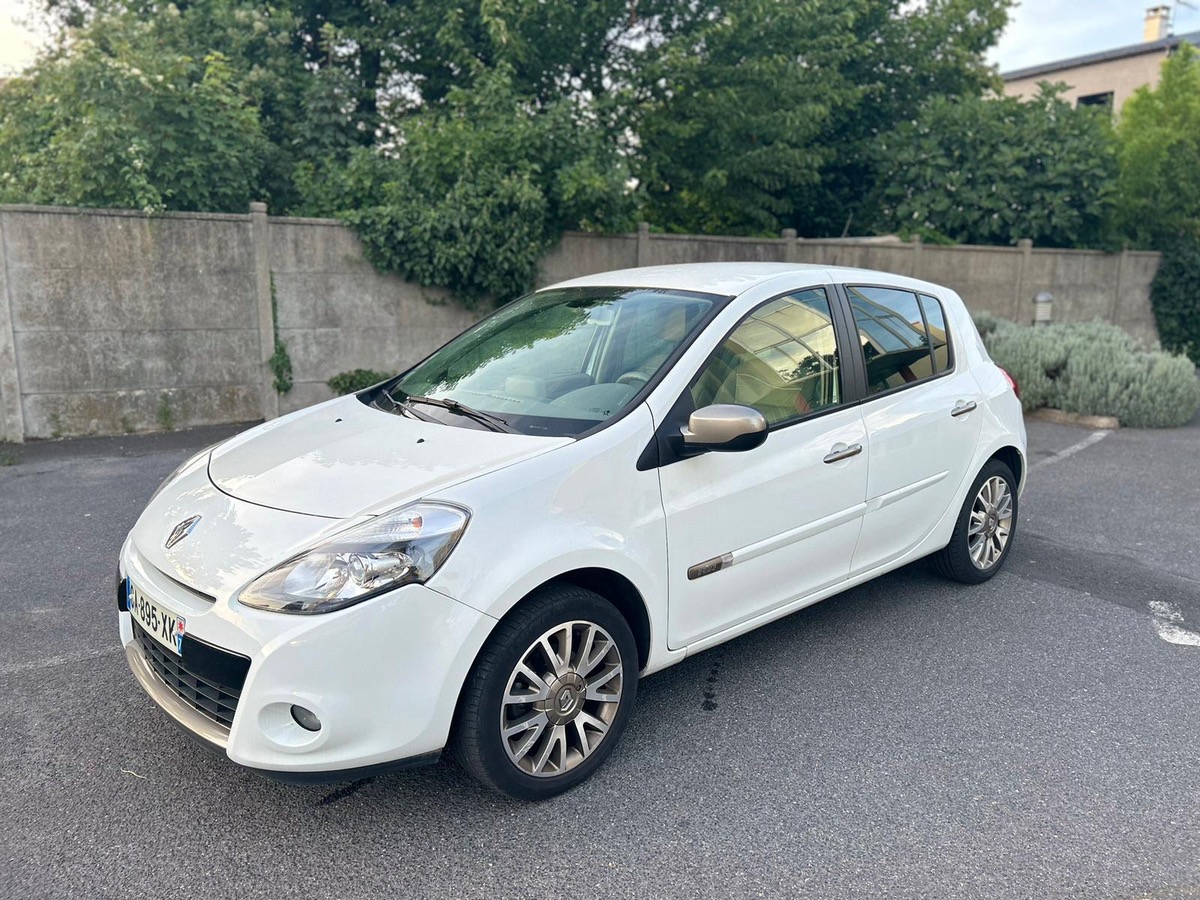RENAULT Clio 1.2 100 CV initiale  en 4 XCBLue