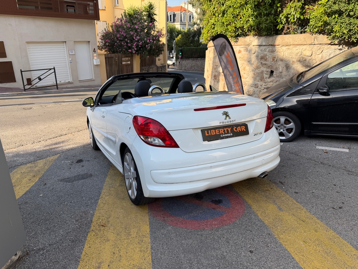 Peugeot 207 CC 1.6 120 CV / 1er Main /KM Réel / Boîte auto / GPS / Intérieur Cuir/ Féline