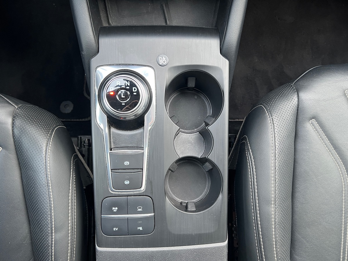 Ford KUGA PHEV 225 ch | VIGNALE | Toit Panoramique | Attelage | Roue secours | Pack Technologique