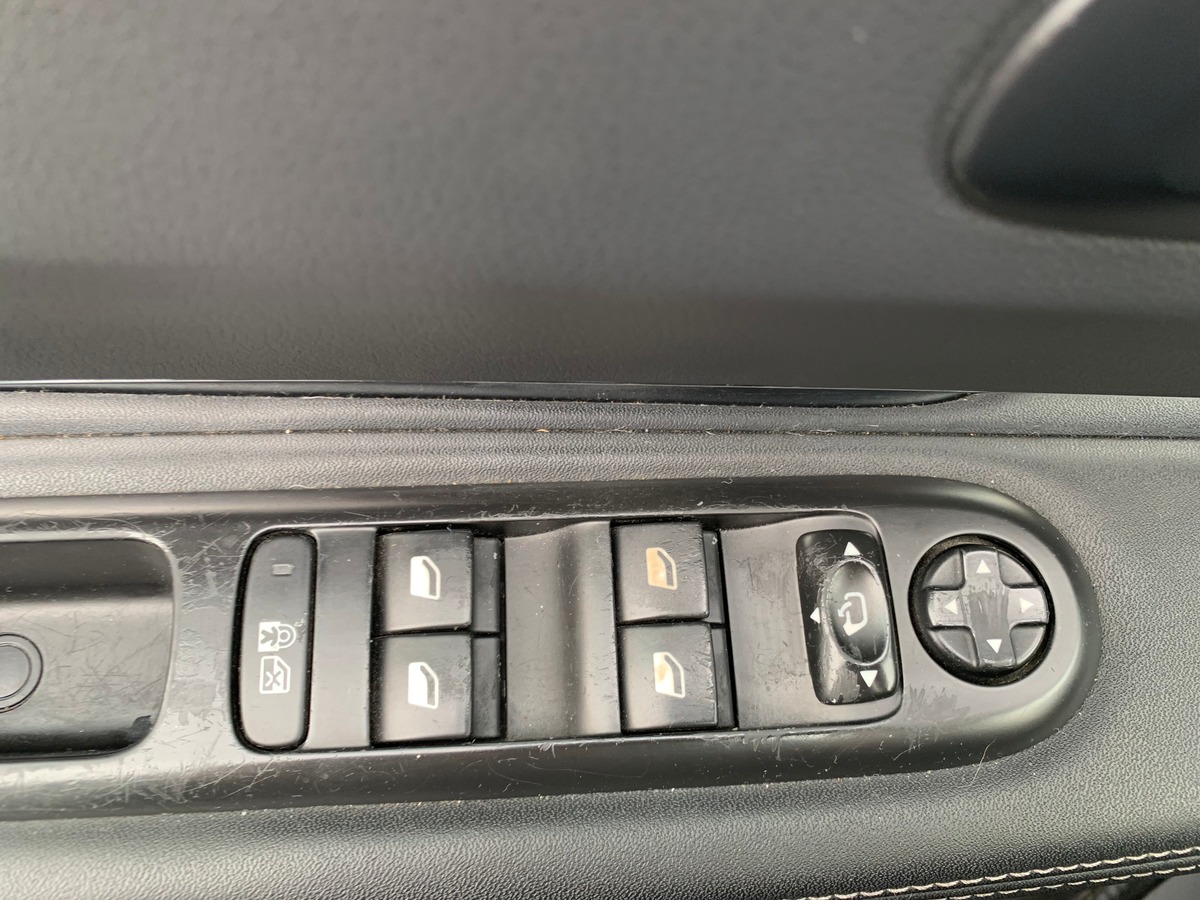 Peugeot 3008 200 ch | 2.0 e-HDi HYbrid4 Pack ETG6 + Electric | GPS | Bluetooth | Régulateur vitesse