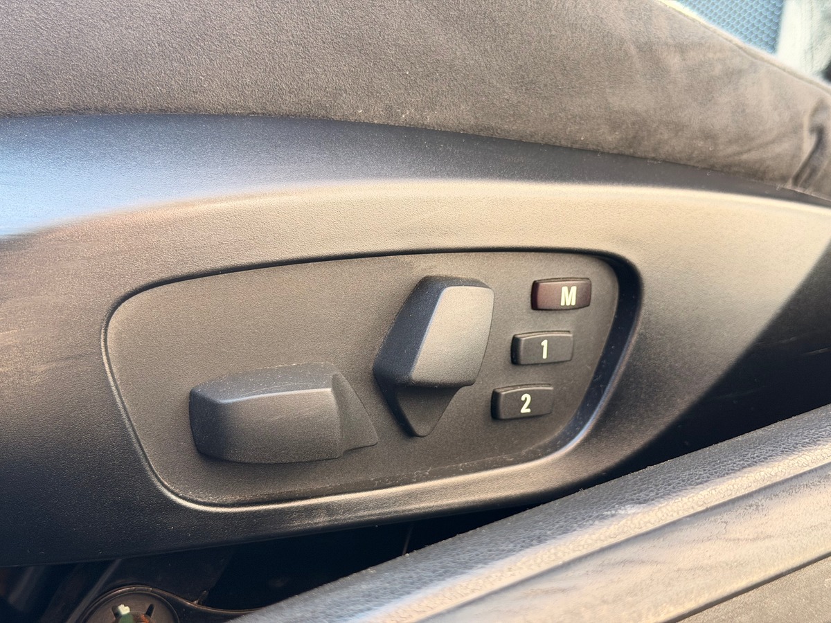 Bmw Série 3 Cabriolet Sport Design (E93) LCI 320d 2.0 d 184 cv Boîte auto - Sièges Alcantara