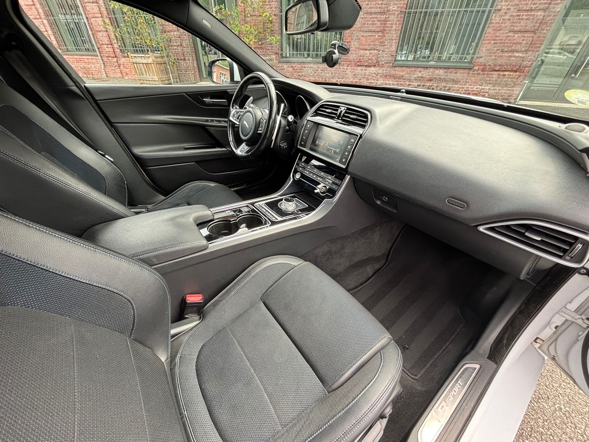 Jaguar XE 2.0D 180 R-SPORT BVA
