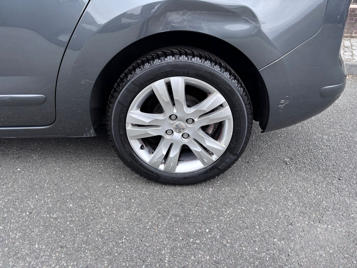 Peugeot 5008 7 places 1.6 HDi 110 Premium Pack - Distribution neuve - Garantie