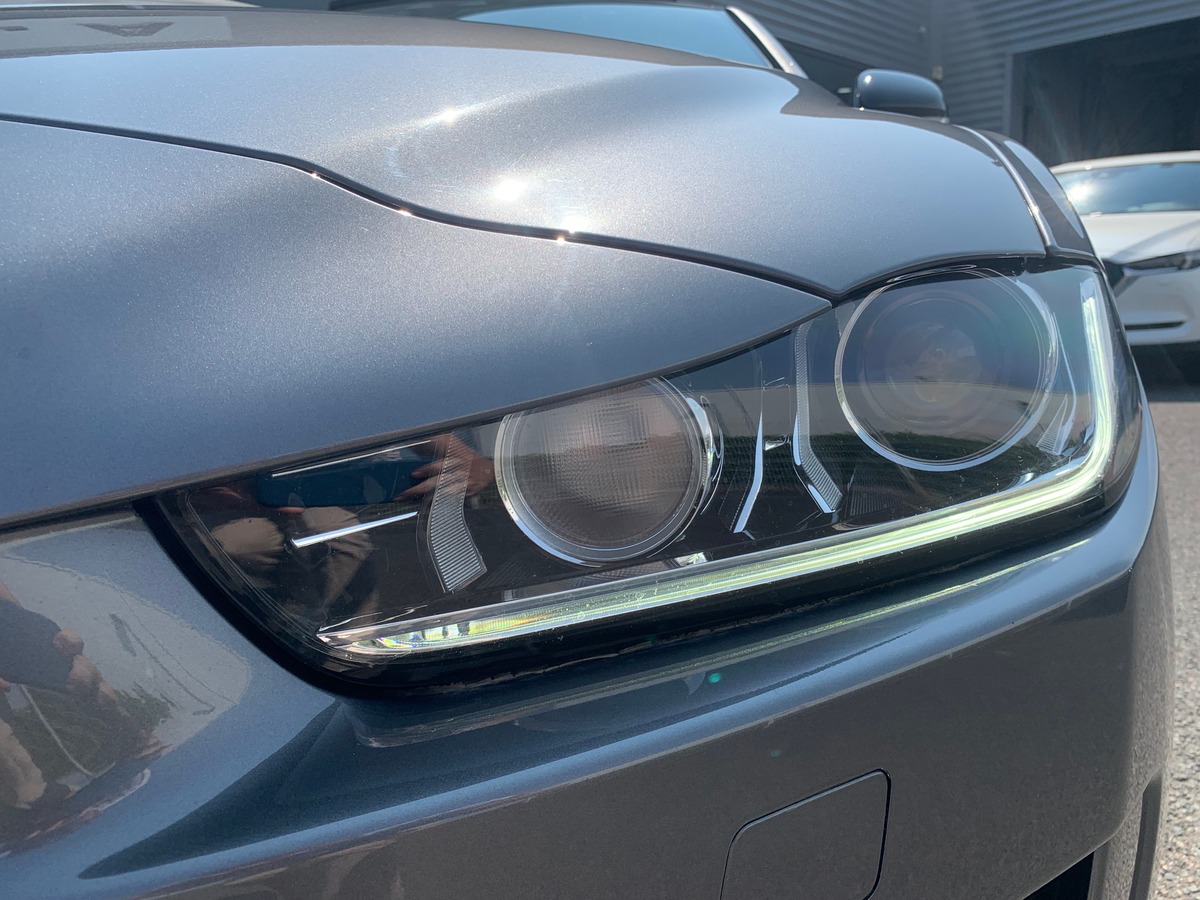 Jaguar XE 240 chevaux | R Sport | GPS | Régulateur de vitesse | Toit ouvrant | Audio MERIDIAN | Cuir