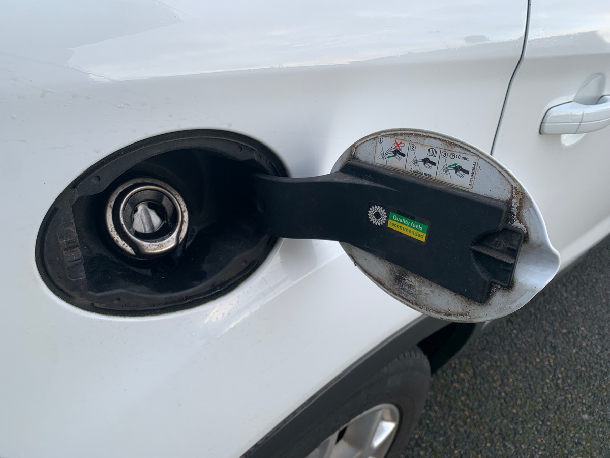 Ford Kuga 140 | TREND | Radar de stationnement avant arriére | Attelage | Climaisation | Jantes 17''