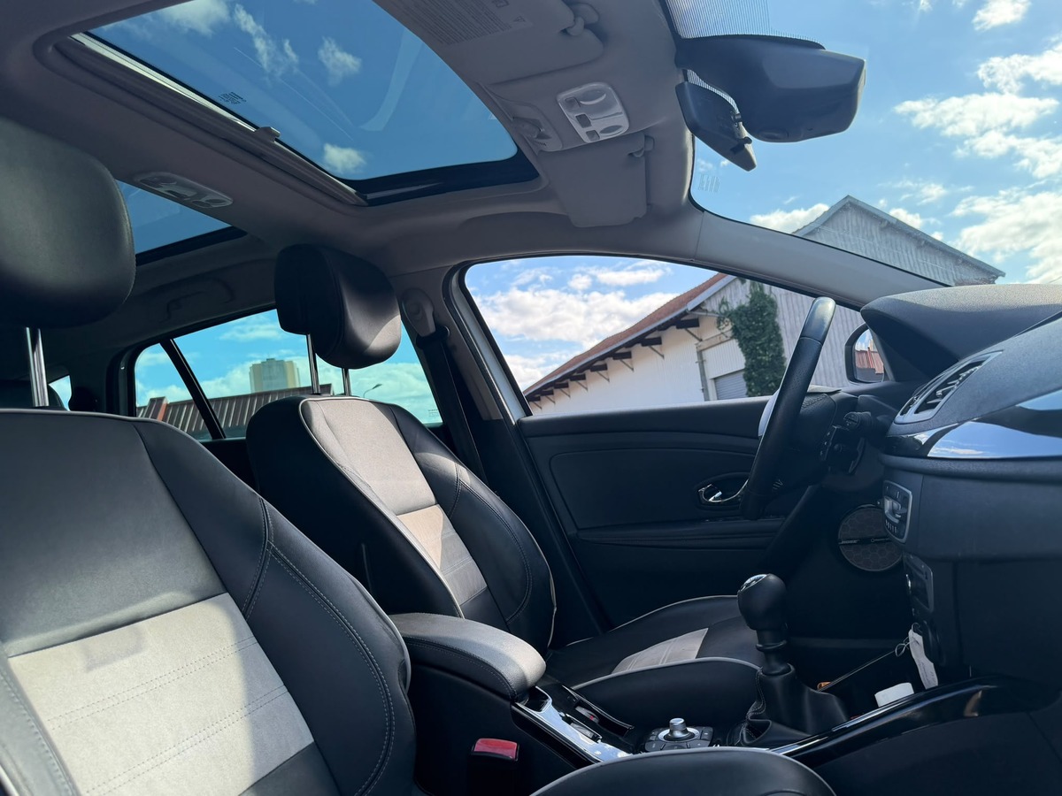 RENAULT Megane III Estate 1.5 dCi BOSE Edition-Crochet d'attelage - Distribution neuve- Garantie