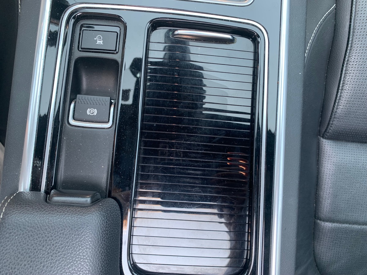 Jaguar XE 240 chevaux | R Sport | GPS | Régulateur de vitesse | Toit ouvrant | Audio MERIDIAN | Cuir