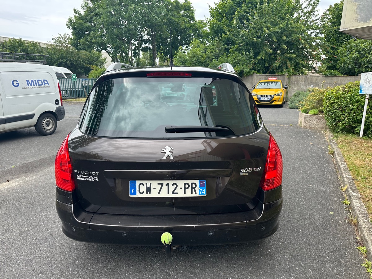 Peugeot 308 SW 1.6 e-HDI 112 CV 7 place spéciale family 4XCBLeu